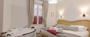 King Room with Jacuzzi Flatinrome Trastevere Complex - Accessible Large Room Roma