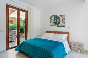 Chi Nnicchi e Nnacchi - Luxury Apartments - Family Room with Garden View