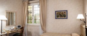 Twin Room with Disability Access Selva Candida Roma