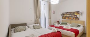 Family Room with Terrace Flatinrome Trastevere Complex - Accessible Large Room Roma
