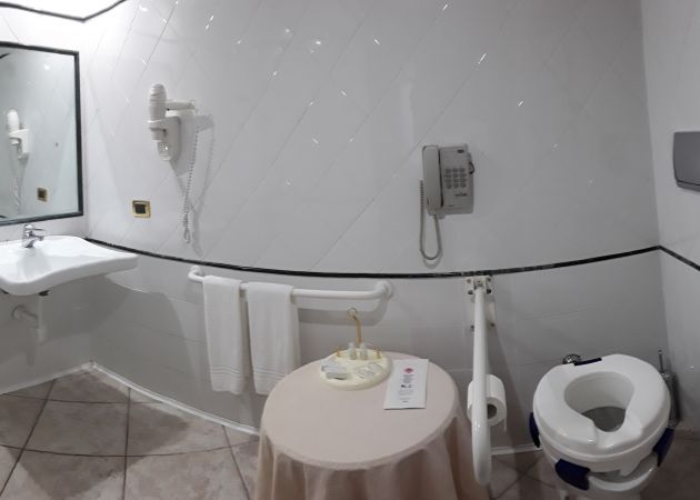 Hotel Villa Afrodite - King Room with Disabled Access and Shower