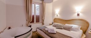 King Room with Jacuzzi Flatinrome Trastevere Complex - Accessible Large Room Roma